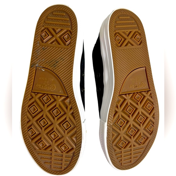 Chuck Taylor Converse, Black & White, Sz 6, In Very Good Condition - Picture 6 of 9